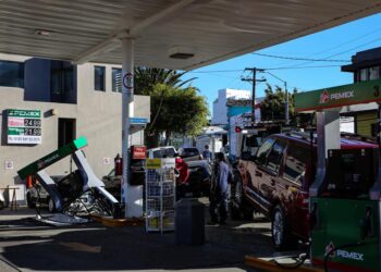 Chocan contra gasolinera en Tijuana