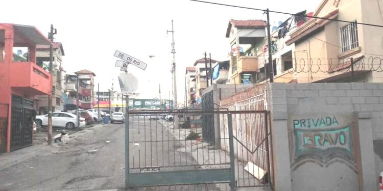 Rescatan a persona privada de la libertad con niños adentro