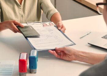 Abren citas para trámites de pasaporte, matrícula consular e INE