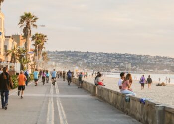 La Ciudad de San Diego reforzará las regulaciones a vendedores ambulantes en áreas costeras