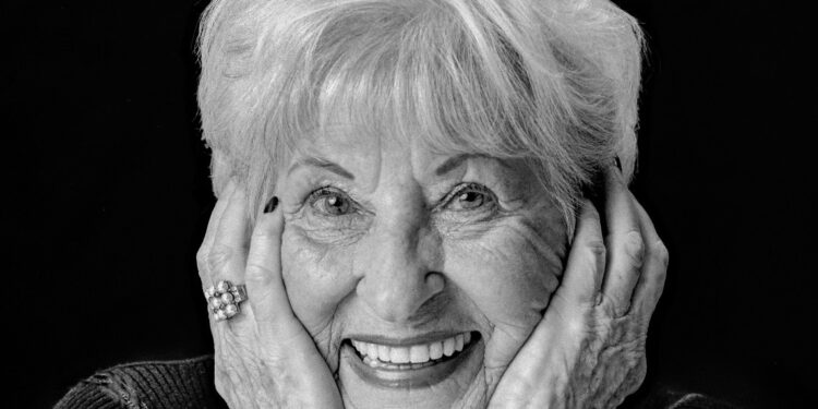 Muere a los 93, Rose Schindler