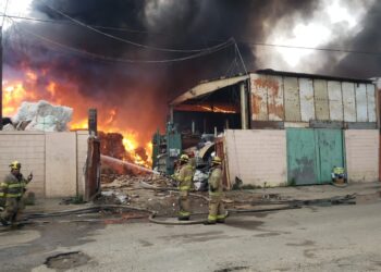 Evacuan a 39 personas por incendio En Tijuana