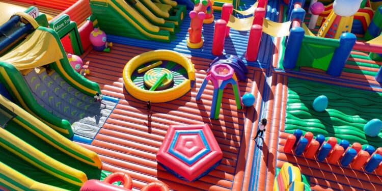 Llega Funbox a San Diego, el parque de brincolines más grande del mundo