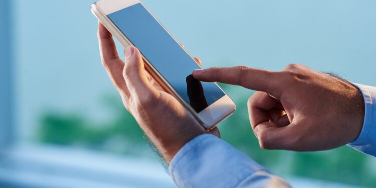 Presentan propuesta de una app para encontrar refugio y vivienda provisional a personas en situación de calle