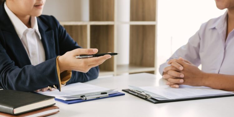 Extienden prórroga para solicitar intérpretes durante entrevistas de asilo afirmativo