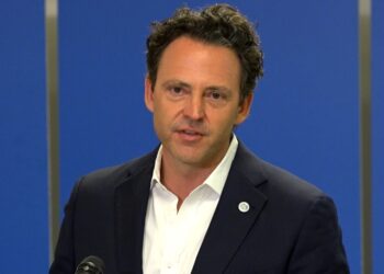 Supervisor Nathan Fletcher abandona su campaña del senado por tratamientos de salud