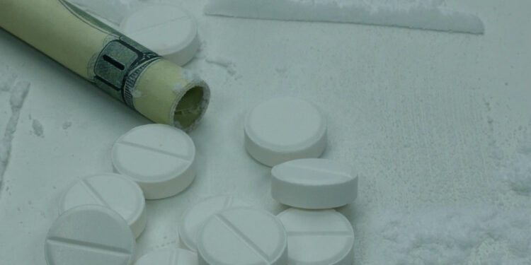 Buscan aumentar sanciones para los distribuidores de fentanilo que causan sobredosis fatales