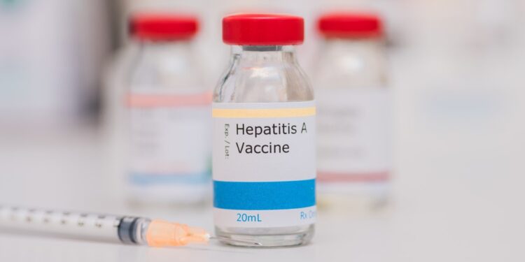 Funcionarios de salud continúan viendo un ligero aumento de casos de hepatitis A en San Diego