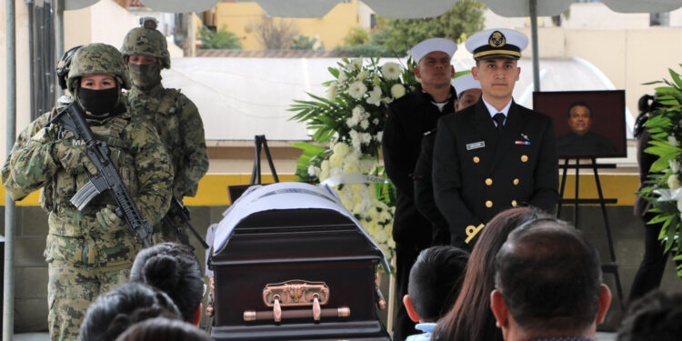 Despiden con honores a agente asesinado en Santa Fe