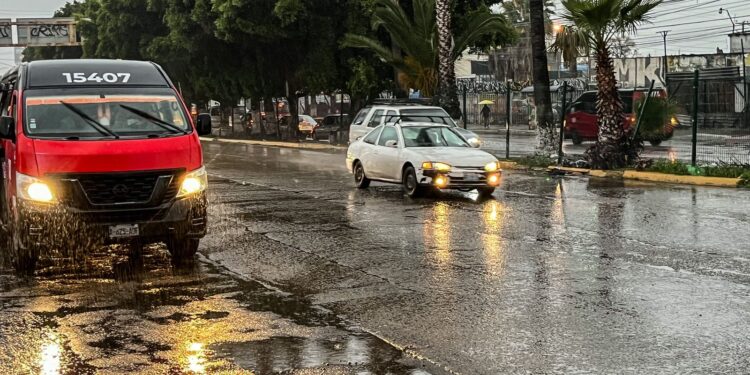 Más de 10 lesionados por lluvias