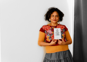 Casa Familiar celebra a la mujer con exposición de arte: “Mujeres, Palabras y Tejidos”