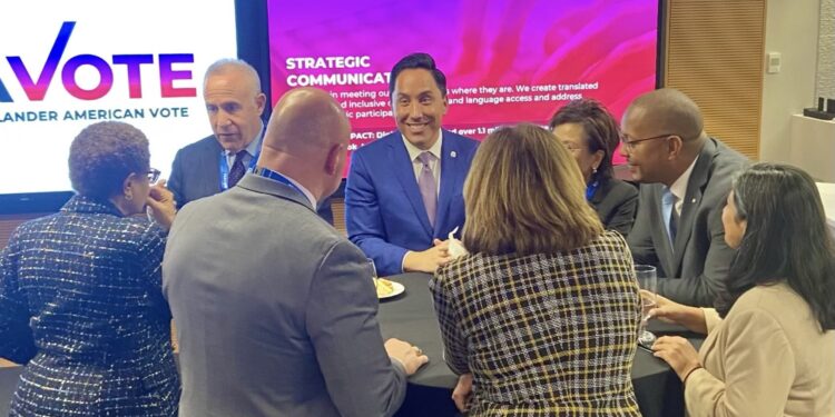 Todd Gloria busca fondos para homeless