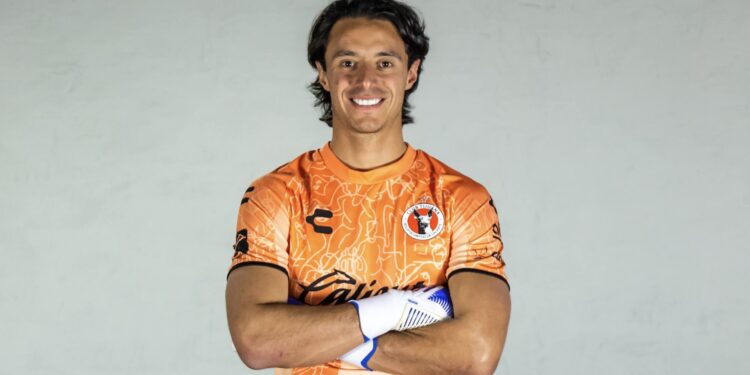 Diego Cocca felicitó a Toño Rodríguez por torneo