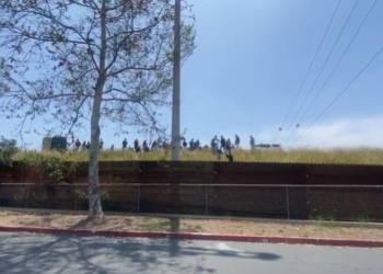 Migrantes desde la Plaza Las Américas