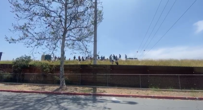 Migrantes desde la Plaza Las Américas