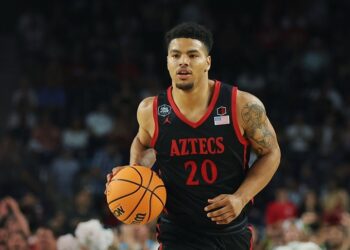 Aztecs terminan temporada histórica