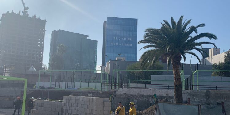 Rescatan a persona atrapada en derrumbe de construcción en Calete