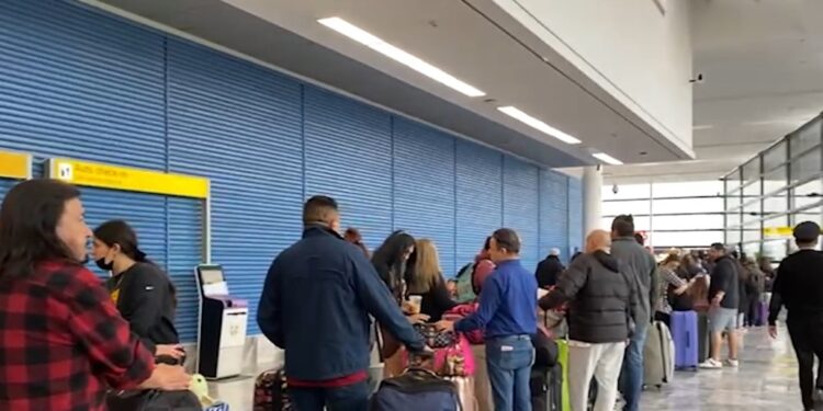 Advierten sobre afectaciones en vuelos desde y hacia Tijuana por condiciones climáticas