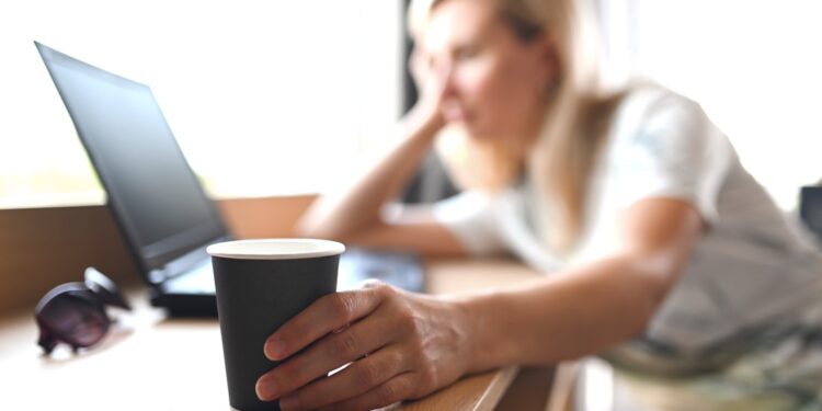 Una nueva tendencia viral llamada “lunes mínimos” puede reducir el estrés y el agotamiento en el trabajo