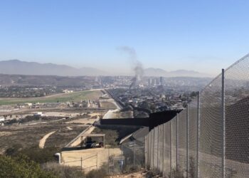 Detienen a 88 migrantes provenientes de 12 países cruzando a través del Río Tijuana