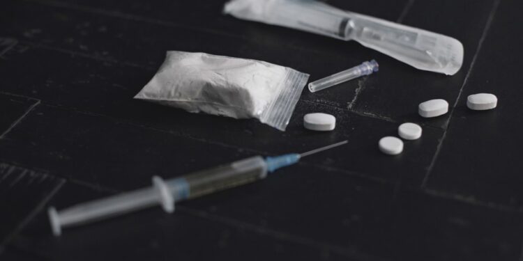 Rechazan proyecto de ley que permite acusar de asesinato a traficantes de fentanilo