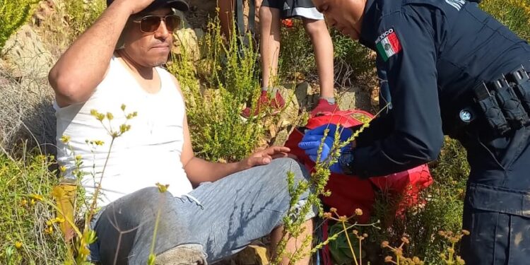 Hombre sobrevive a caída de 25 metros de altura