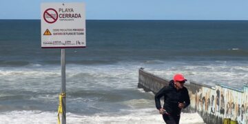 A pesar de tener las playas más contaminadas de México, la gente acude a ellas en Tijuana