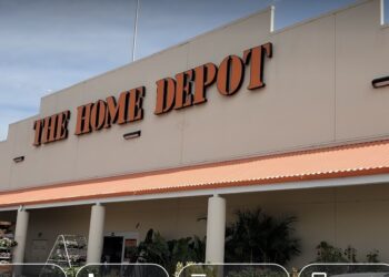 Investigan tiroteo en estacionamiento de The Home Depot