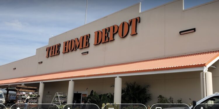 Investigan tiroteo en estacionamiento de The Home Depot