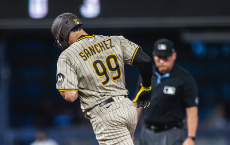 Gary Sánchez tras pegar su primer cuadrangulas con los Padres.