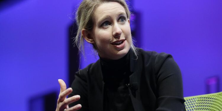 Elizabeth Holmes ingresa en prisión