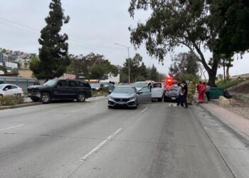 Choca 7 vehículos en Ready Lane