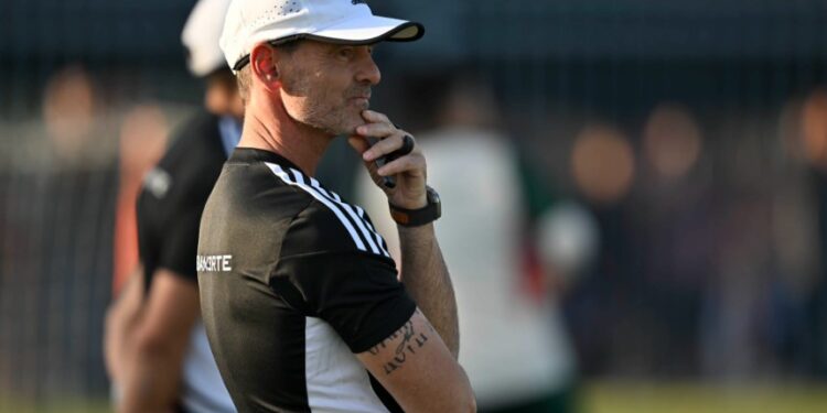 Diego Cocca durante unos de los entrenamientos de la selección mexicana de fútbol.
