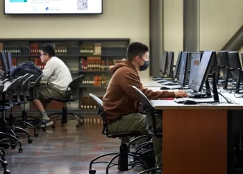 Recortes presupuestales en California retrasarán mantenimiento de colegios comunitarios