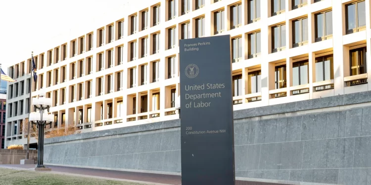 Departamento de Trabajo de EE.UU recupera más de $363 mil dólares para 125 empleados de San Diego