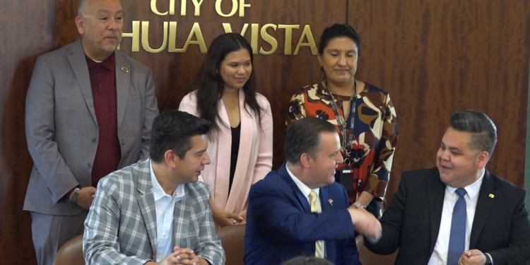 Chula Vista podría tener su propia universidad, líderes de la región firman acuerdo para elaborar programas universitarios de 4 años en la ciudad