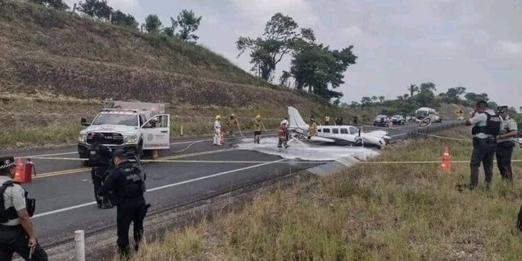 Carin León desmiente accidente de avioneta en Veracruz