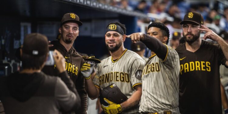 Blake Snell, Gary Sánchez, Juan Soto y Michael Wacha posando para la foto ante los Marlins.