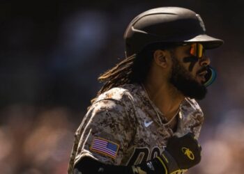 Fernando Tatis Jr. tras conectar un sencillo productor ante los Nationals.