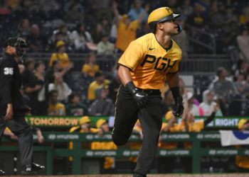 Nick Gonzales pegó triple y cuadrangular ante los Padres de San Diego.