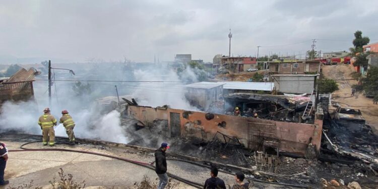 Cesar Barrios, Capitán de Bomberos, habla sobre el siniestro registrado en la Colonia Torrez Parte Baja que consumió 6 viviendas y 4 vehículos.