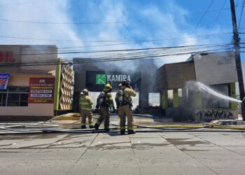 Incendio en local sobre bulevar Agua Caliente