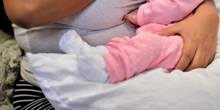 Bebé hondureña nace en Tijuana