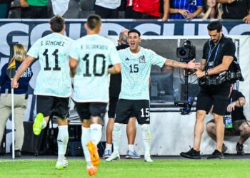 Los jugadores de la selección mexicana festejando uno de los goles ante Haití.