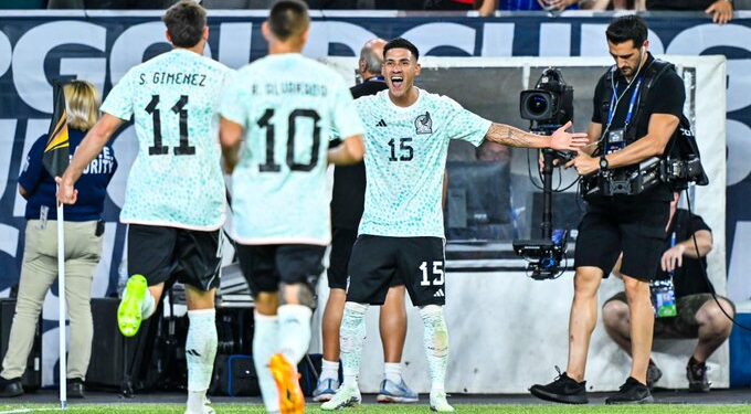 Los jugadores de la selección mexicana festejando uno de los goles ante Haití.