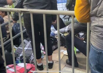 Desalojan migrantes en garita de San Ysidro