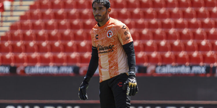 José de Jesús Corona en la portería de Xolos.