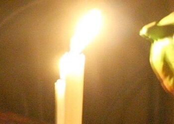 Una veladora provocó un incendio en Poway