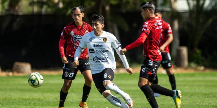 Los jóvenes del Miguel Herrera tuvieron minutos ante Dorados.