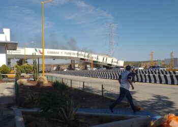 Colapsa caseta de cobro en El Hongo por accidente